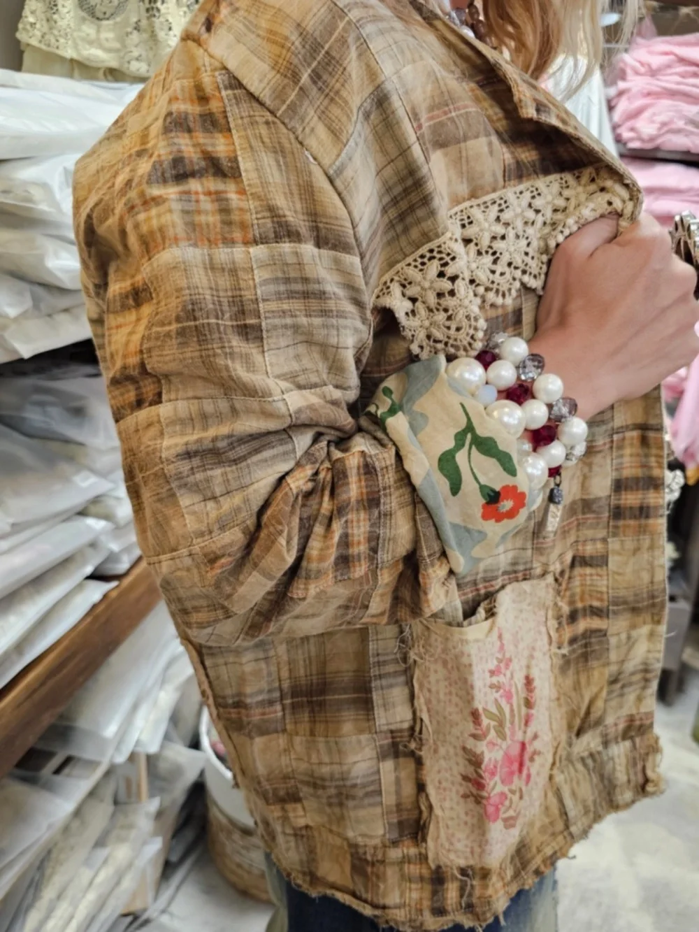 🎉 A RARE BIRD “ HONEY “ A RARE BIRD HAND MADE HONEY BEIGE FLOWER JACKET
